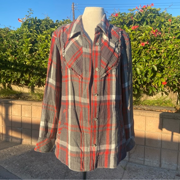 CAbi 4164 Tavern Shirt - Picture 2 of 4